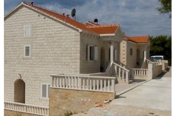 Hrvaška Chata Sumartin, Eksterier